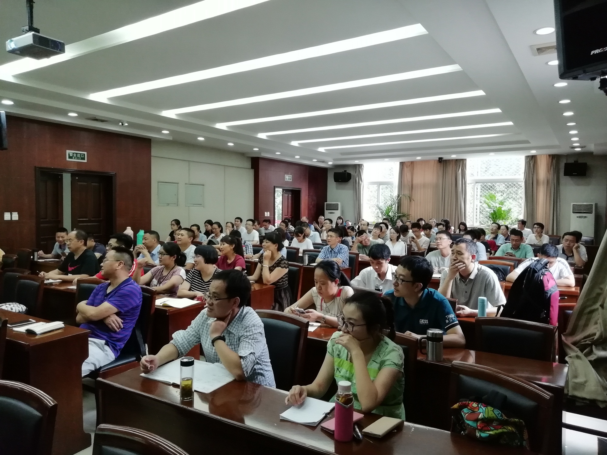 各学院教师参加讲座